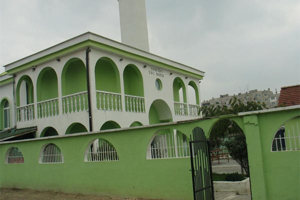 Джамията “Абу Бекир” в ромския квартал на Пазарджик СНИМКИ: АВТОРЪТ