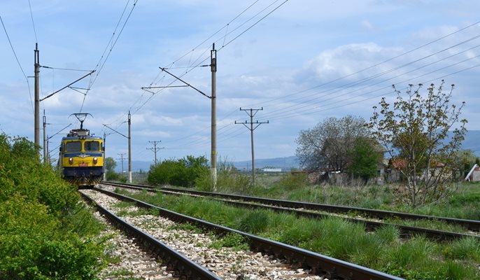 Един от най-скъпите проекти в програмата е модернизацията на жп линията София - Пловдив в участъка Елин Пелин - Костенец