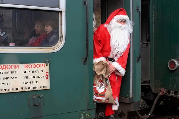 Александър за втора година влиза в ролята на Добрия старец