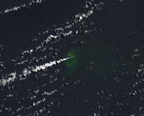 Бебе остров се роди в югозападната част на Тихия океан край Тонга, където има изобилие от подводни вулкани.