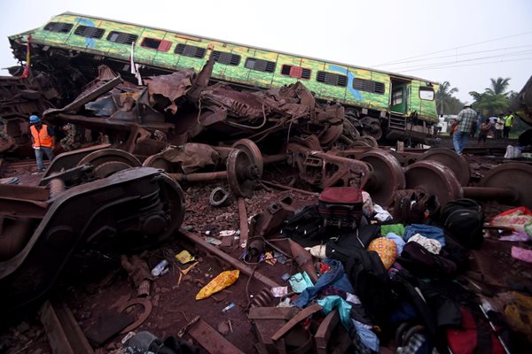 Над 230 загинали при влаковата катастрофа в Индия 
Снимка:РОйтерс
