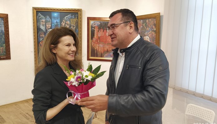 Бившият кмет на Пловдив Славчо Атанвасов уважи изложбата заедно със съпругата си.