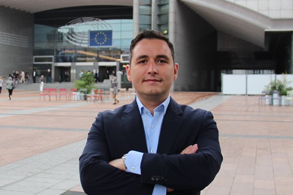 Валентин Тончев, външнополитически съветник в ЕП към делегацията на ДПС/Обнови Европа