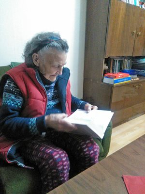 И на 95 години Сидерова чете без очила
