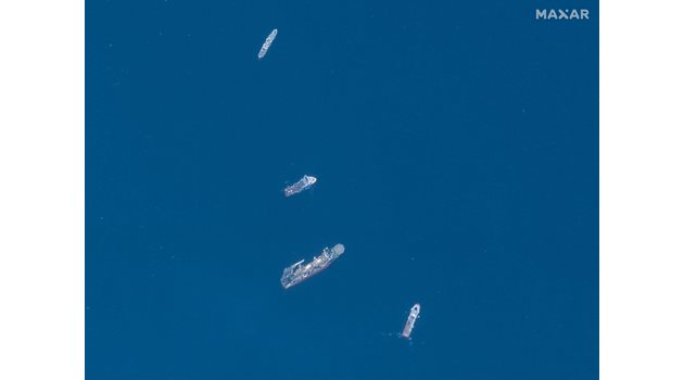 Част от корабите, които се включиха в издирването на "Титан", което продължи четири дни СНИМКА: Ройтерс