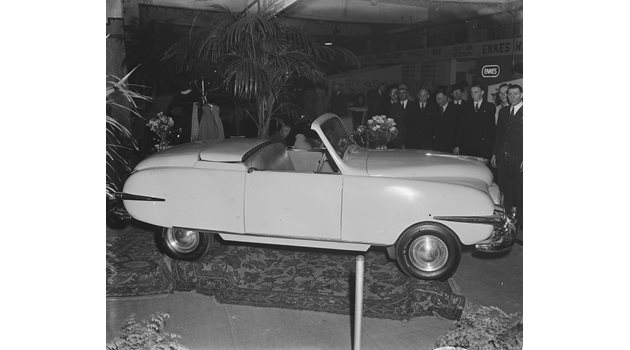 2 май 1948 г.: американският кабриолет с марката "Плейбой" е показан на салона в Амстердам.