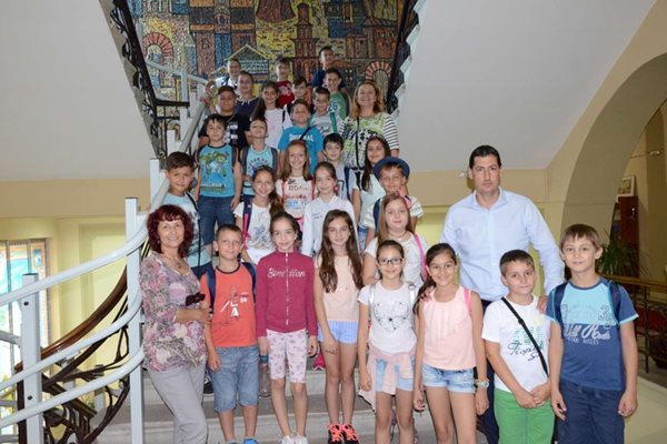 Кметът Иван Тотев си направи обща снимка с гостите