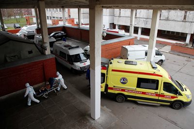 A queue of ambulances with patients cries in front of a hospital in St. Petersburg.  PHOTO: Reuters