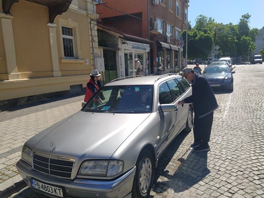 Семейството успя да се спаси от санкциониране с цената на разправия.