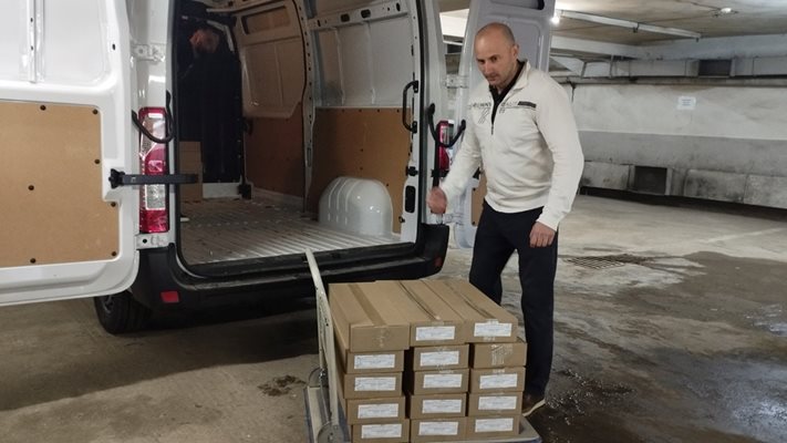 При засилена охрана раздават изборните книжа

Снимка: Областна управа - Велико Търново