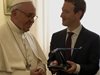 Марк Зукърбърг се видя с папата и му подари дрон