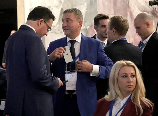 Бившият финансов министър Владислав Горанов и Даниел Митов дойдоха да чуят лекцията на Майк Помпео.