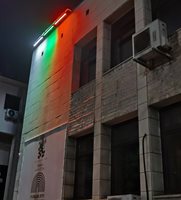Сградата на Областна администрация-Пловдив грейна в цветовете на националния трибагреник (Снимки)