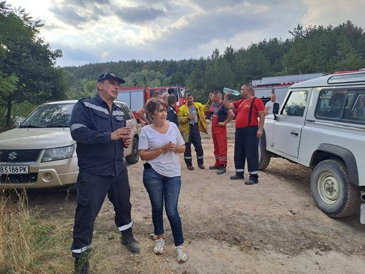 Областният управител на Пазарджик Валентина Кайтазова бе на мястото на пожара