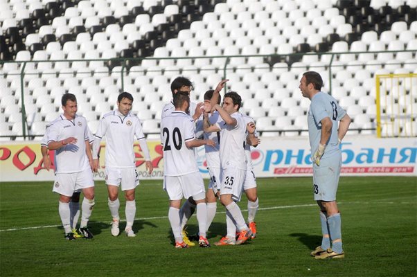 По 10 бона в  &quot;Славия&quot; за купа