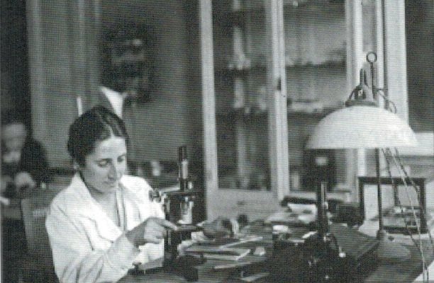 Карамихайлова в лабораторията на Радиевия институт, Виена, 1934 г.