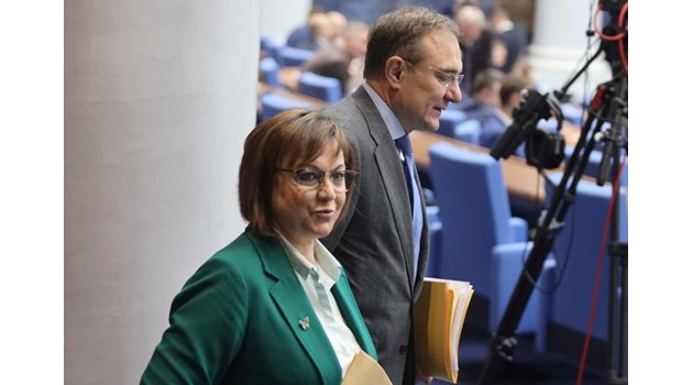Корнелия Нинова с дясната си ръка в партията Борислав Гуцанов. Снимка НИКОЛАЙ ЛИТОВ