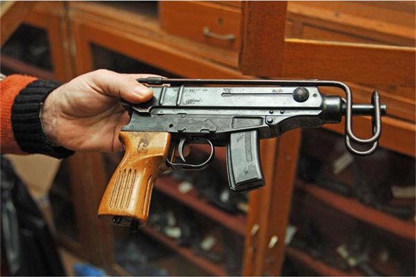 Картечен пистолет "Скорпион", бъркан често с израелския "Узи". 
СНИМКИ: ХРИСТО РАХНЕВ
