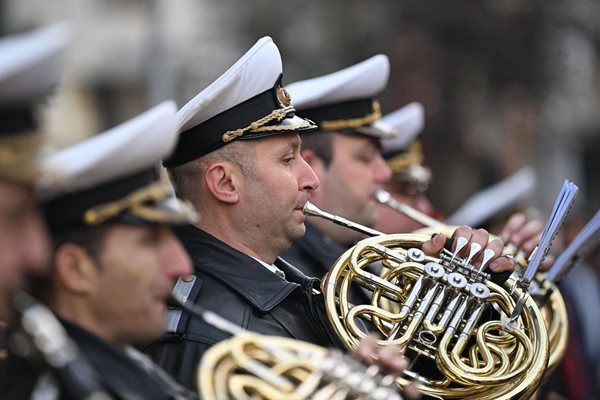 Пред храма „Св. Николай Чудотворец" във Варна се проведе военен ритуал Снимка: Орлин Цанев