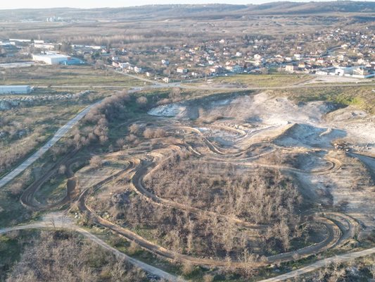 50 години по-късно: Узаконяват мотопистата край Побити камъни, не попадала в защитената зона