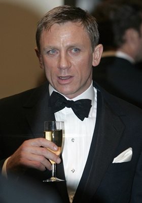 В образа на прочутия агент 007 за пети и вероятно последен път зрителите ще видят британския актьор Даниъл Крейг. СНИМКА: РОЙТЕРС