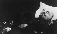 Халюцинации, загуба на говора, парализа - как е умирал Ленин според секретните епикризи
