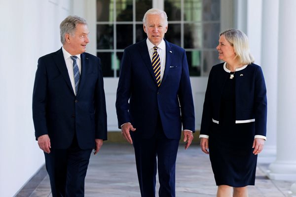 Премиерът на Швеция Магдалена Андершон, Байдън и финландския президент Саули Нинистьо в Белия дом