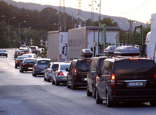 Докато карат камион през Германия, българските шофьори ще трябва да получават заплащане от по 8,5 евро на час.
