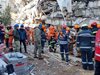 Мъж, изкаран изпод руините в Турция, стана веднага доброволец