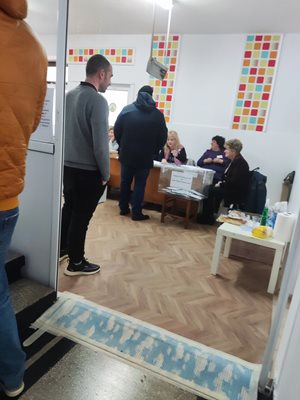 По обяд машините за гласуване започнаха да аварират в Добричко