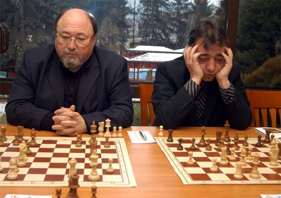 Александър Йорданов - вляво.