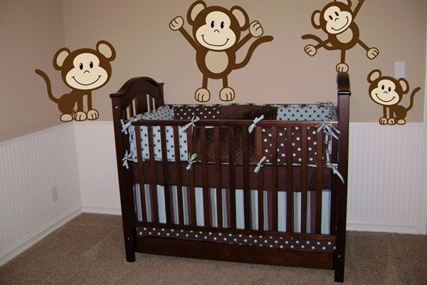 Стикерите за стена са сред най-ефектните декорации за детска стая.