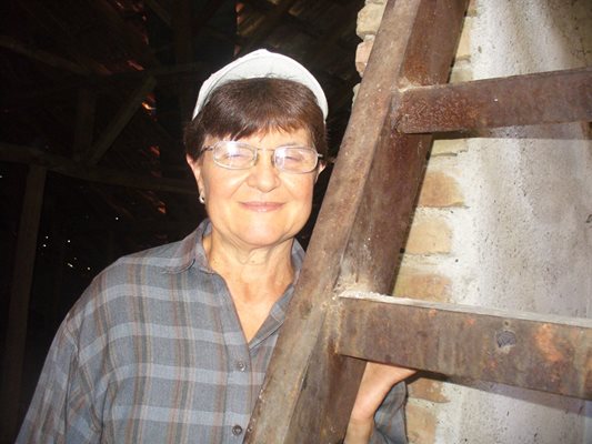 Д-р Мая Бориславова в часовниковата кула на Долно Сахране