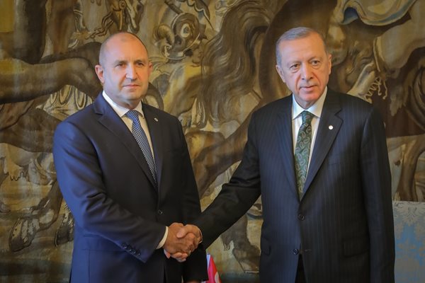 За двустранната си среща с президента Ердоган Радев каза, че е важно да развиваме своите отношения в енергетиката, тъй като газът от Азербайджан минава през газопреносната мрежа на Турция. Снимка прессекретариат на държавния глава
