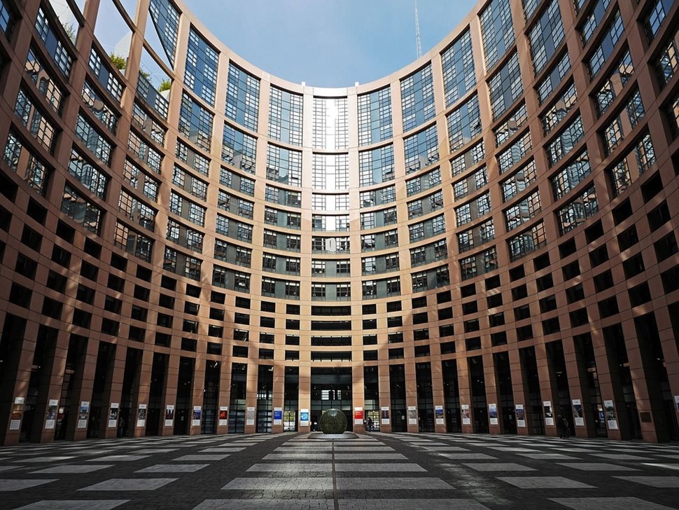 ЕП настоява за спешни защитни мерки за европейските избори догодина