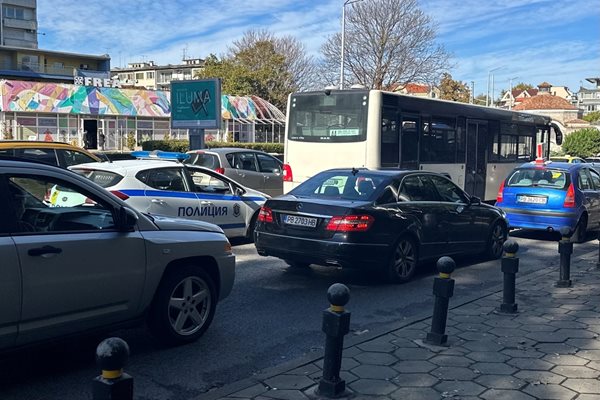 Шофьор на пловдивски рейс наби рязко спирачки, двама пътници пострадаха