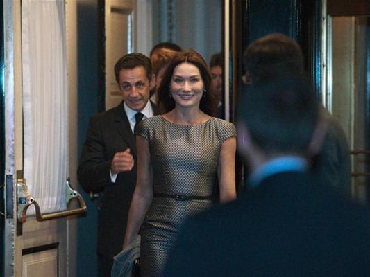Френският президент Никола Саркози и съпругата му Карла излизат от хотела си в Ню Йорк.
СНИМКИ: РОЙТЕРС