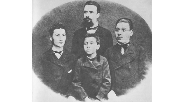 Христо Ботев с братята си.