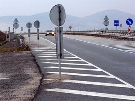 Един от най-ярките примери за пропуснатите ползи за България била недовършената магистрала "Струма". 