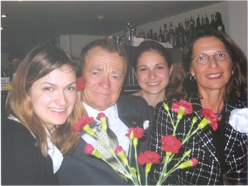 Канев със съпругата си Димитрина и двете им дъщери