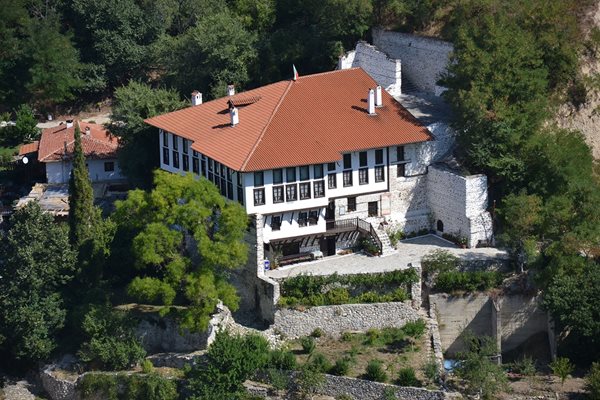 Кордопуловата къща е най-голямата на Балканския полуостров. Тя е построена през 1754 г. от заможен търговец от фамилията Кордопулос.