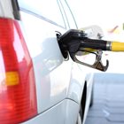 От първи януари отпада отстъпката от 25 стотинки за литър гориво за гражданите. Снимка Архив