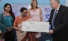 Съпругата на президента на Индия Савита Ковинд дари 10 хил. долара на “Пирогов”, придружена от Деси Радева