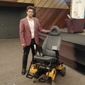 Инвалидна количка, която сама може да се изкачва по стълби, е създал 19-годишният Теодор Тодоров