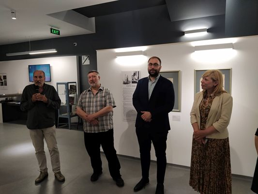 Зам.-кметовете на Пловдив и на Бургас Пламен Панов и Диана Саватева откриха изложбата на Георги Баев в галерия "Капана".