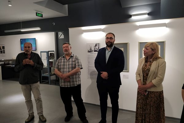 Зам.-кметовете на Пловдив и на Бургас Пламен Панов и Диана Саватева откриха изложбата на Георги Баев в галерия "Капана".