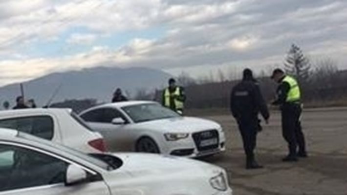 Трима мъже, обявени за издирване, са спипани в Кюстендилско