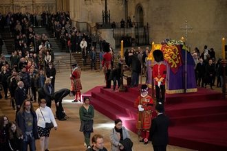 Целият свят се прощава с кралица Елизабет Втора - гледайте и в "24 часа"