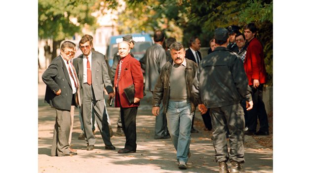 Богдан Карайотов (крайният вляво) на местопреспъплението
