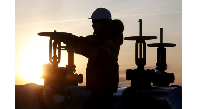 Добивът на петрола ще е ключов при формирането на цената през следващия месец.